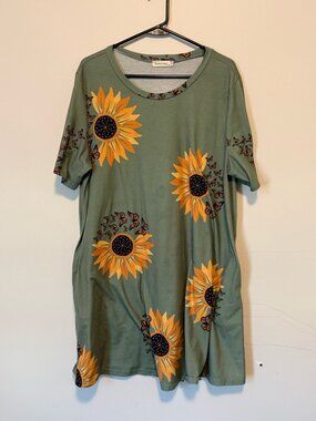 Southern Stitch Sage Green Sunflower Butterfly Short Sleeve T-Shirt Dress XL